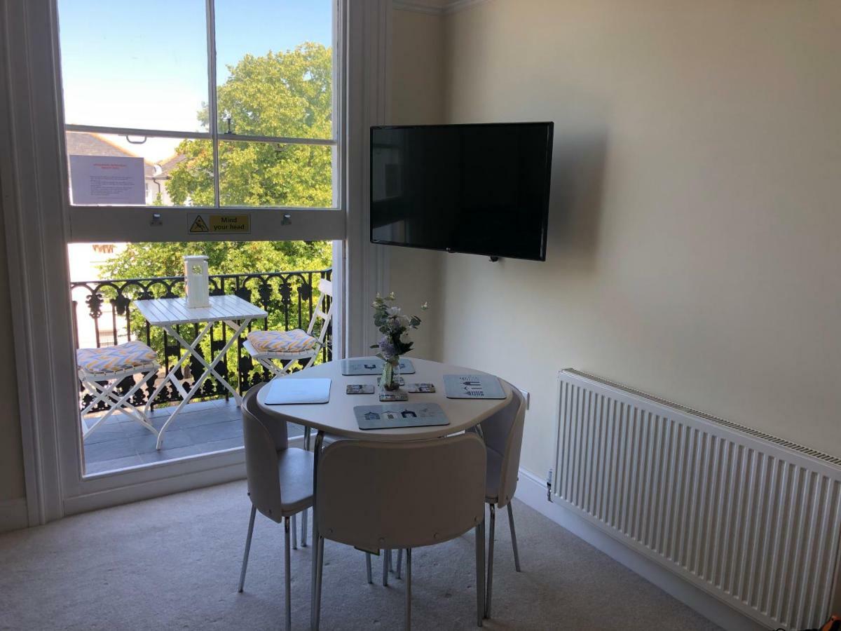 Wight On The Beach, Sleeps 4, Free Off Road Parking, Balcony With Sea Views Райд Екстер'єр фото