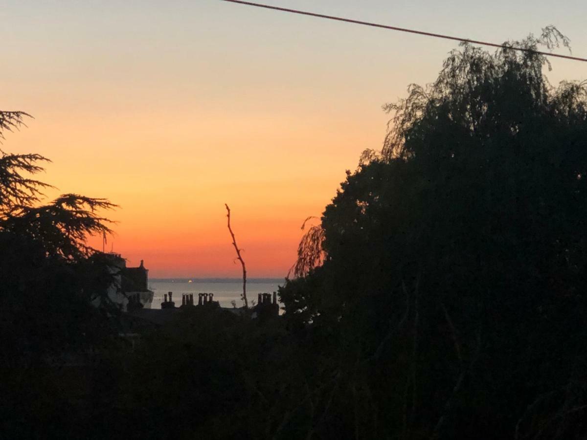Wight On The Beach, Sleeps 4, Free Off Road Parking, Balcony With Sea Views Райд Екстер'єр фото