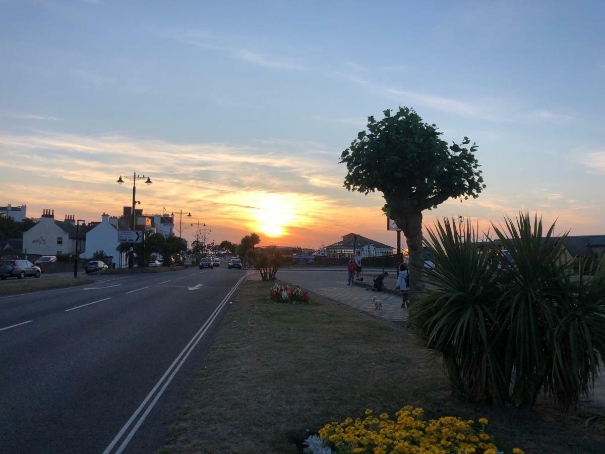 Wight On The Beach, Sleeps 4, Free Off Road Parking, Balcony With Sea Views Райд Екстер'єр фото