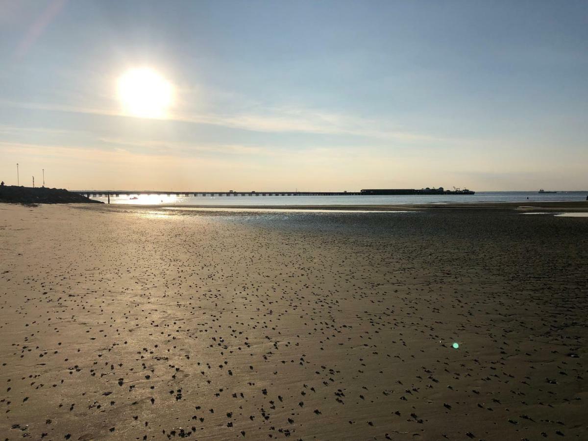 Wight On The Beach, Sleeps 4, Free Off Road Parking, Balcony With Sea Views Райд Екстер'єр фото